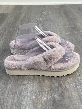 KOOLABURRA by UGG Fuzzy Thong Slipper Sandals Size 9